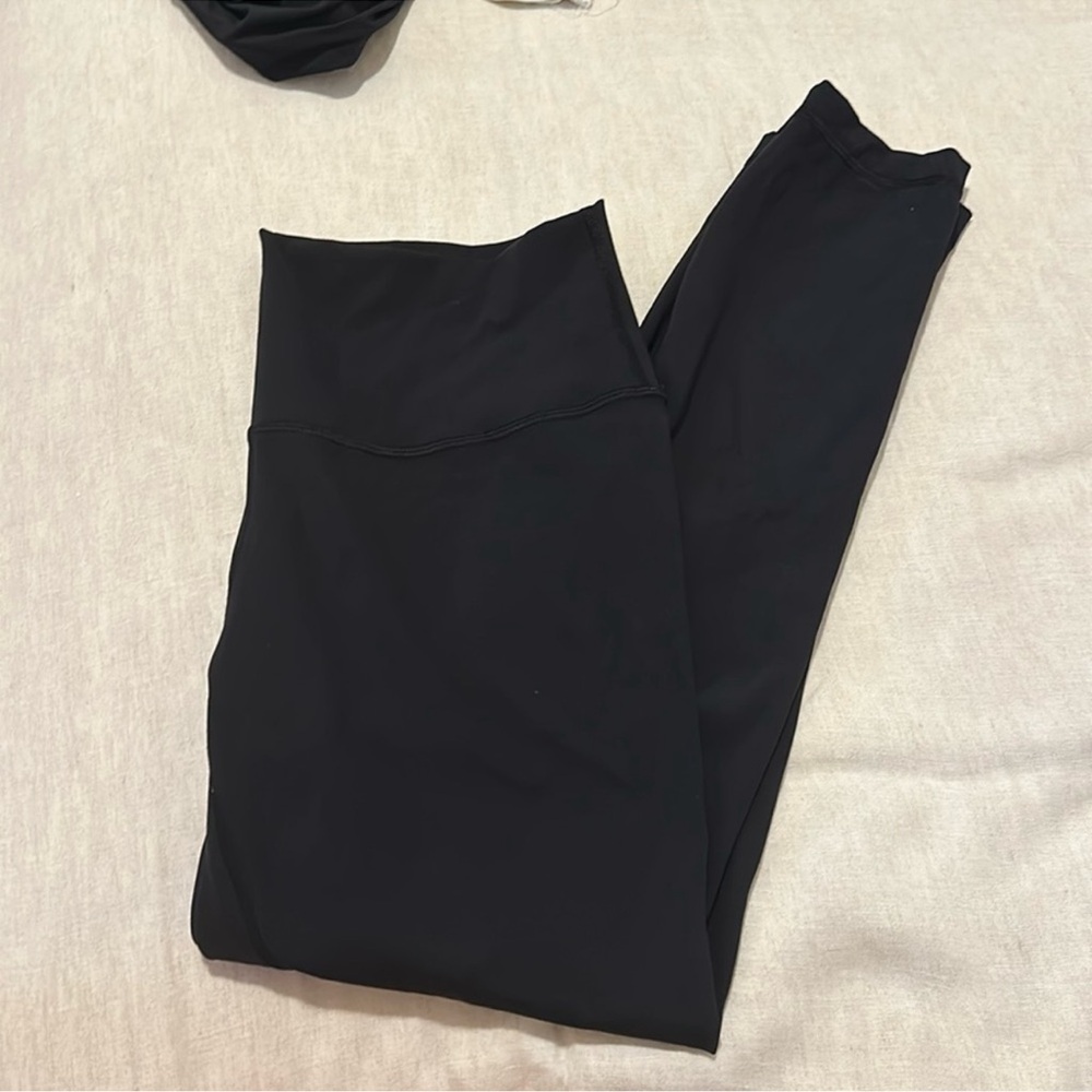Like New LuluLemon Wunder Under Leggings